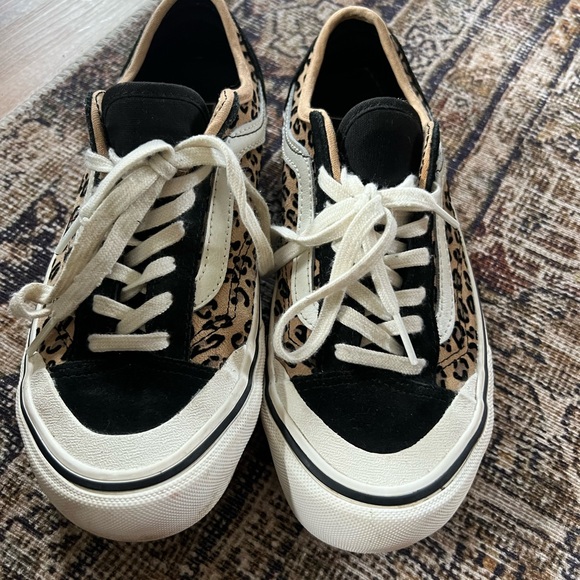 Vans Women's Leopard Print Sneakers in Black and Cream - Picture 2 of 2